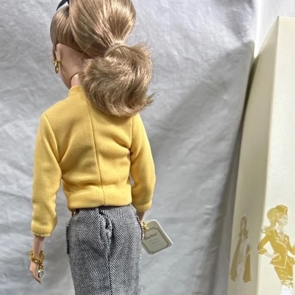 2007 Barbie Doll Silkstone The Secretary fashion model GOLD label - Picture 4 of 6